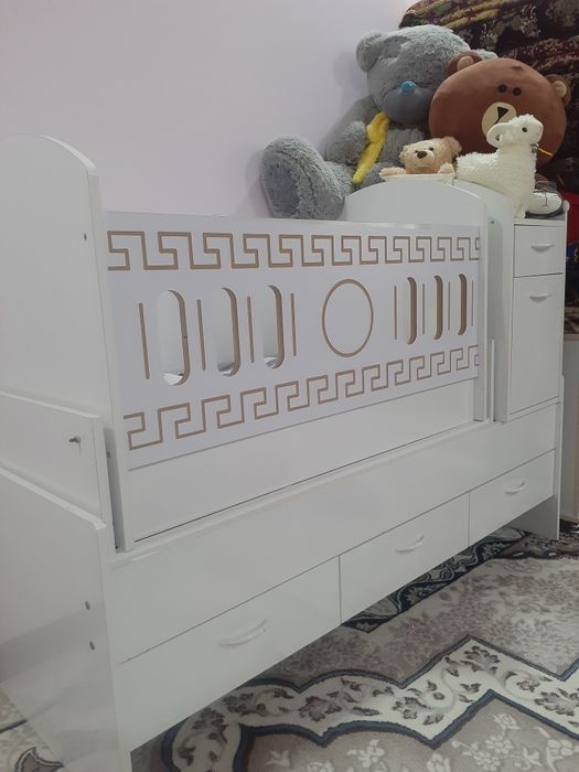 Bolalar krovati va shkafi