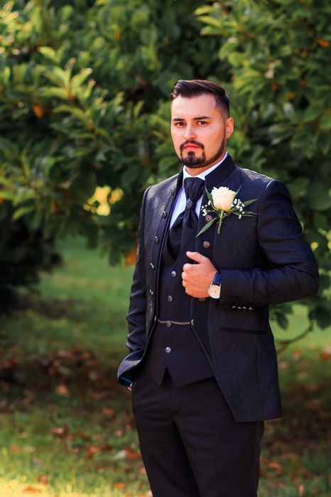 Costum mărimea 50