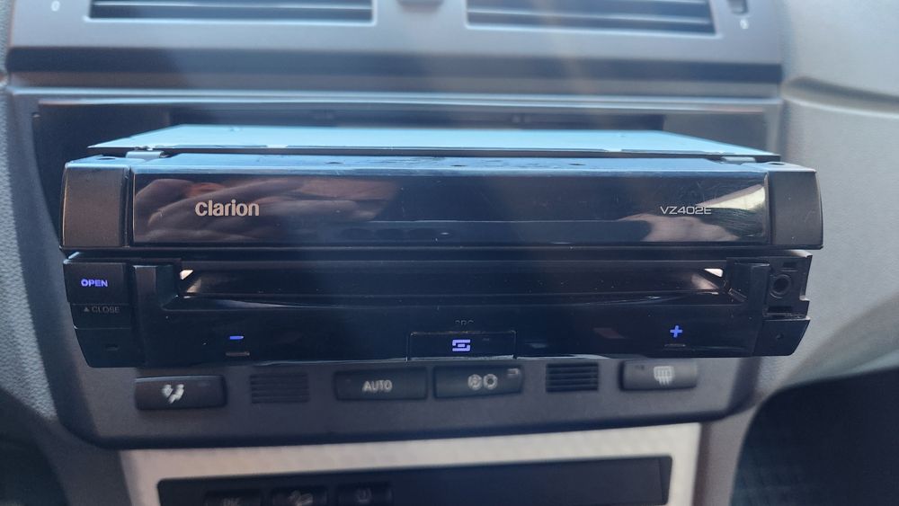 Pioneer avh 8700bt Clarion Vz402e cd player single din usb dvd