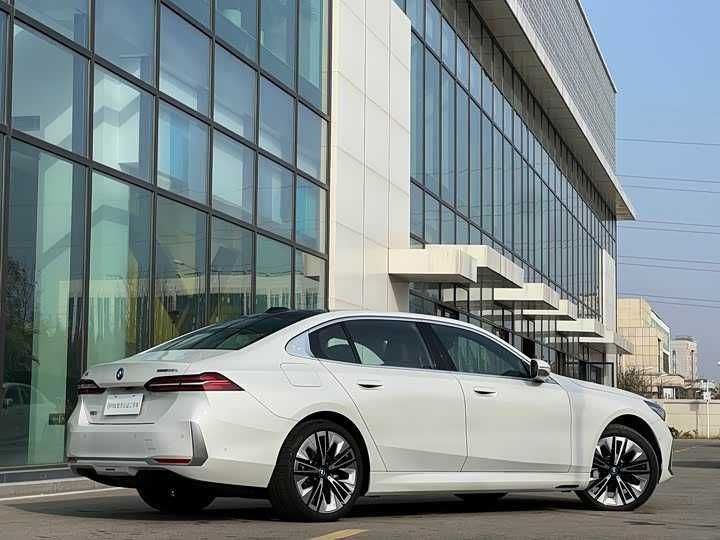 BMW i5 eDrive 35L Premium Luxury Package