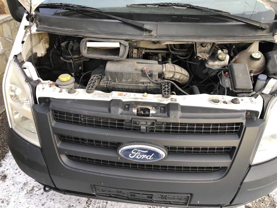 Vand  Ford tranzit  anul 2012 cu rampă functionala cu trlecomanda