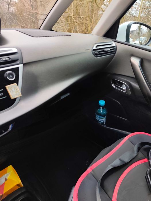 Продавам автомобил citroen c4 спейс тур се върнала скоростна кутия