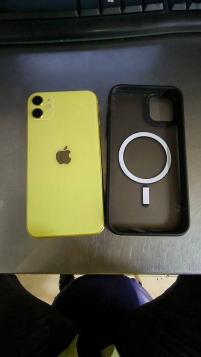 Iphone 11 sotiladi srochna