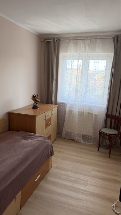 Inchiriez apartament 3 camere