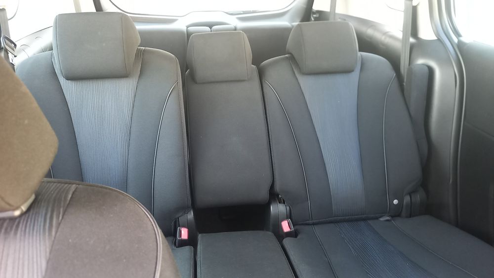 Vând Mazda 5 cu 7 locuri