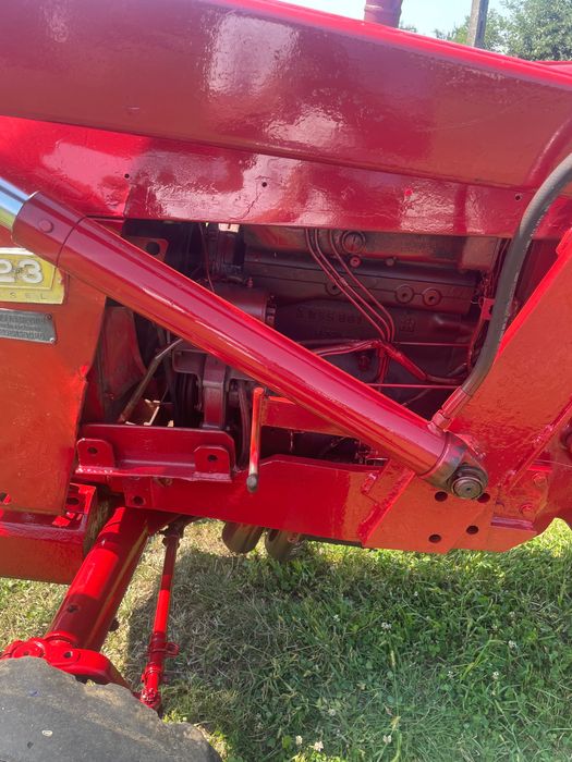 Tractor international 523 cu incarcator frontal