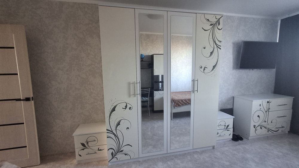 Продам Шкаф , и камод