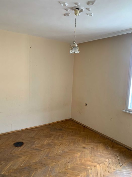 Продава се Четиристаен апартамент в Карлово - 102 кв.м за 1608 €/кв.м - Снимка #4