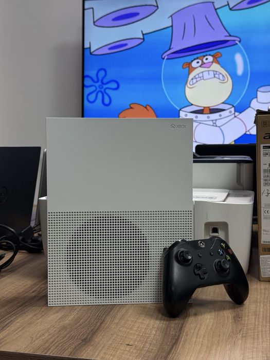 Xbox one S 1Tb + игры