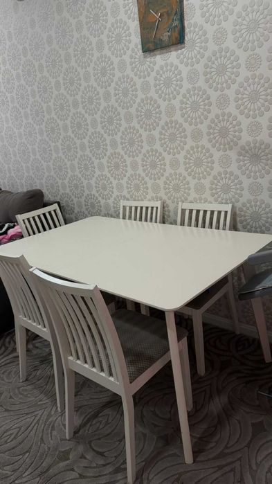 Стол и стулья, дерево