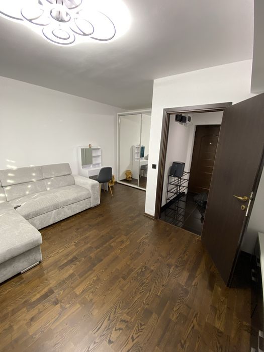 Inchiriez apartament