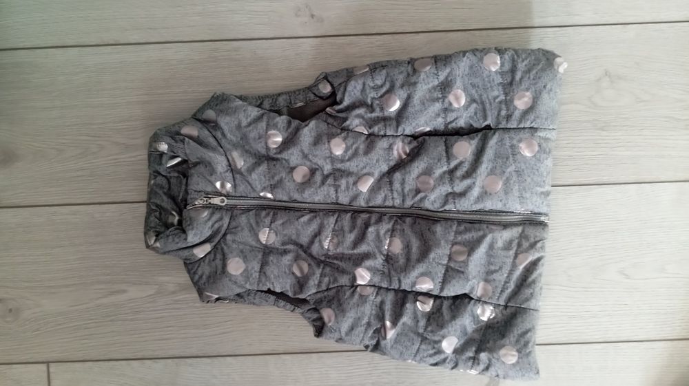 Безрукавка, жилетка на девочку