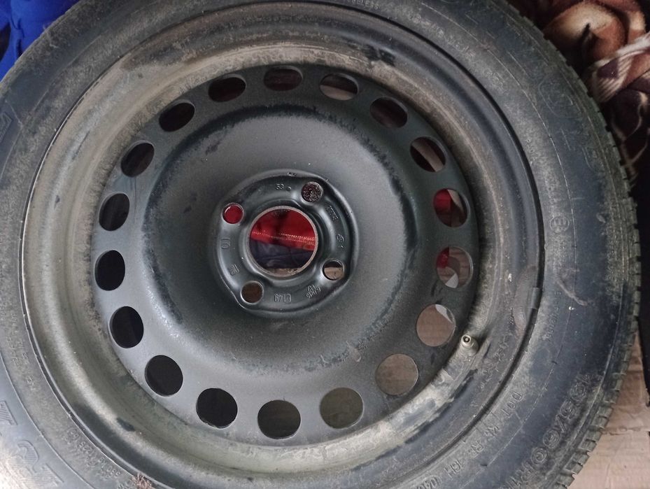 Roata de rezerva pe 15 în patru prezoane