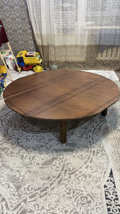 Продам круглый стол 3000