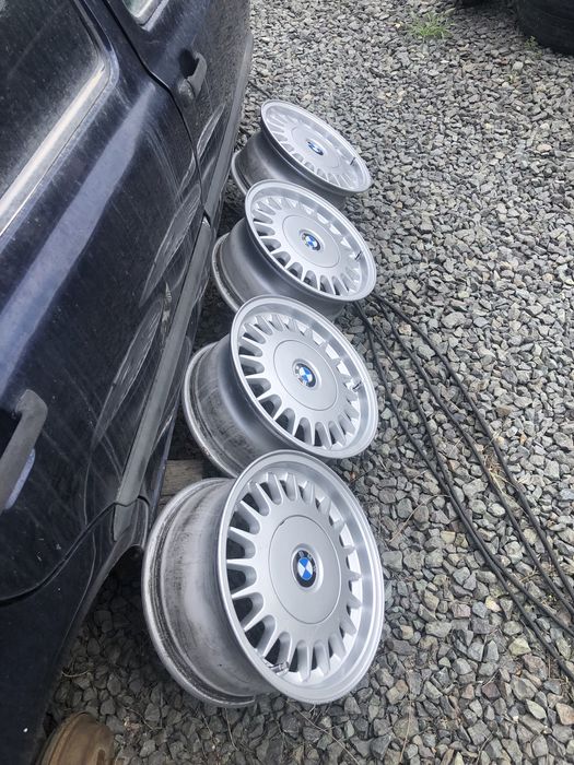 Отличный комплект дисков R15,для BMW E34.