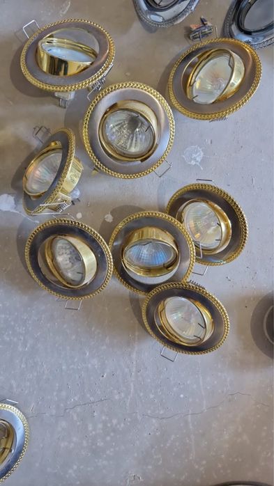 Продам точечные светильники(лампы,софиты)
