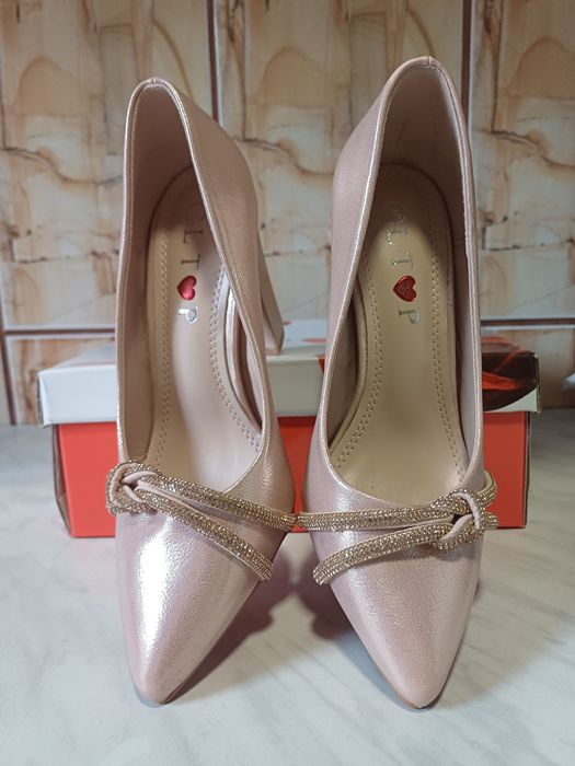 Pantofi cu toc  marime 35 câteva ore purtați.