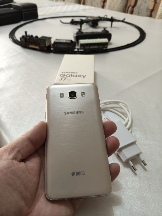 Продам Samsung J7 2016