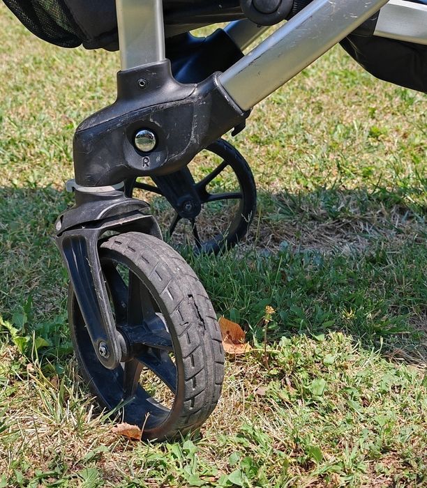 Двойна количка за породени деца или близнаци. + кош за новородено