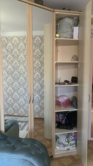 Шкаф угловой с зеркалом