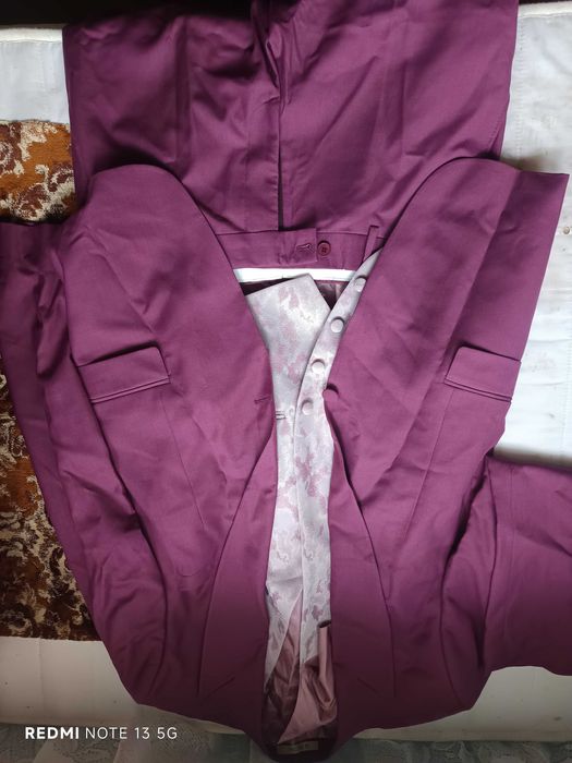 Rochie de mireasa stil prințesă/A-line cu cerc+ Costum Ginerica vișiniu mărimea M.