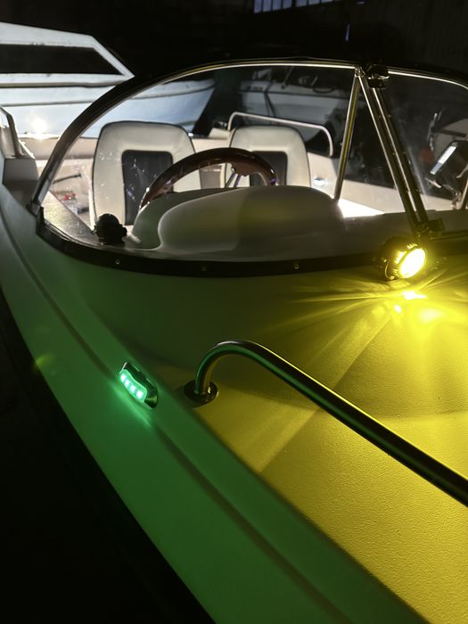 Barca tip salupa pentru agrement sau pescuit