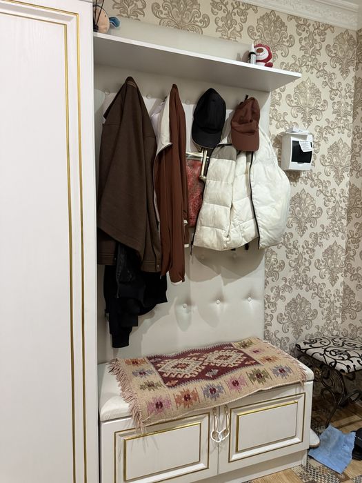 Продам распашной шкаф