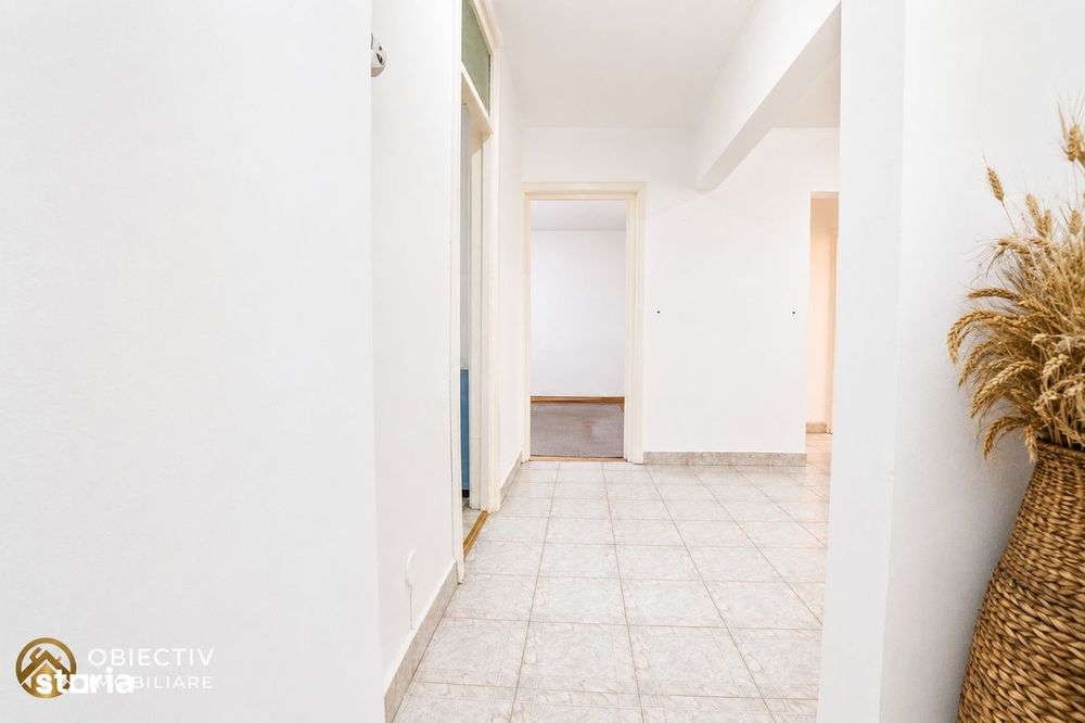 Apartament 4 camere , centru , etaj 1