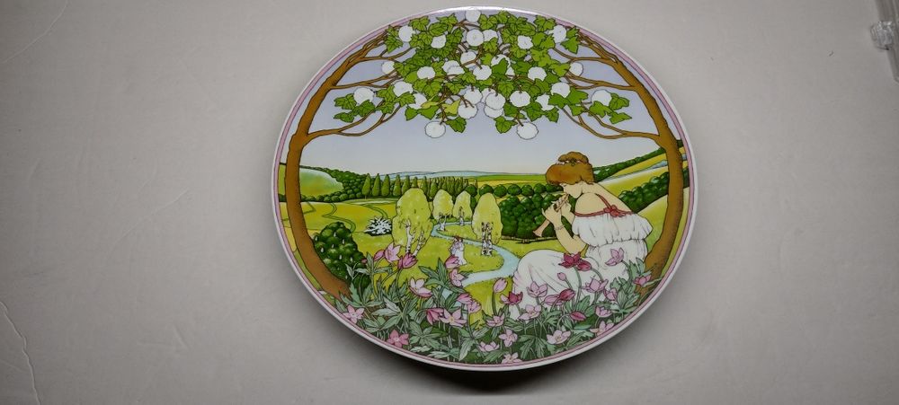 Колекционерска чиния от Villeroy and Boch, Heinrich, Германия.

Heinri