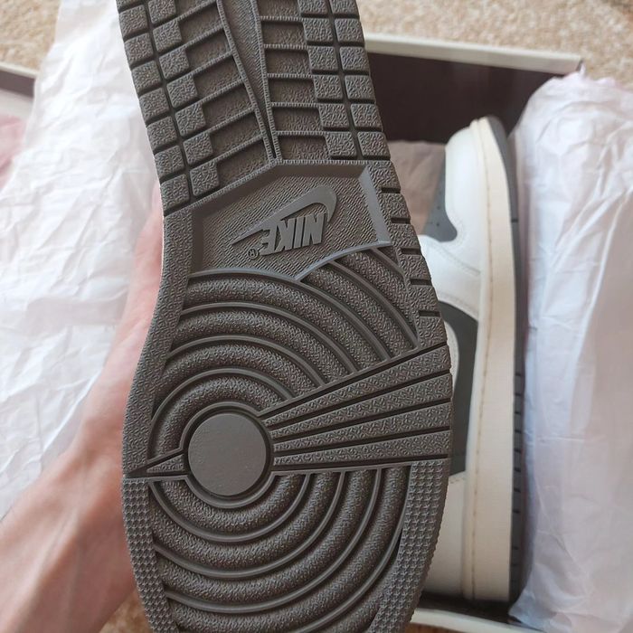 Jordan 1 Travis Scott