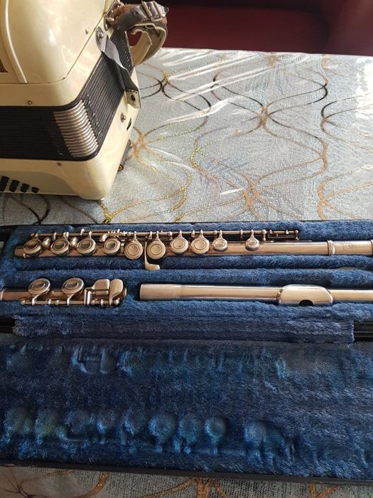 Vand acordeon hohner și flaut yamaha
