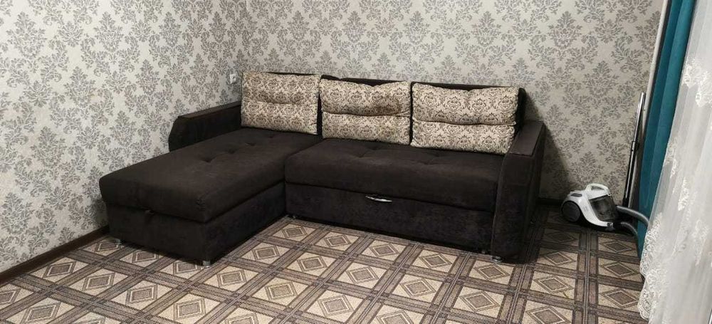 диван угловой с оттоманкой