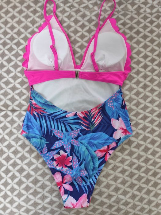 Costum de baie întreg NOU
