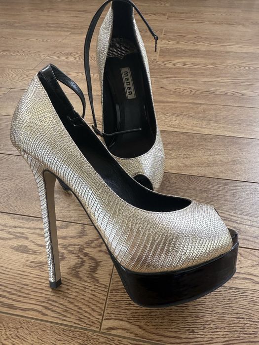 Шикарные туфлики в идеальном состояние