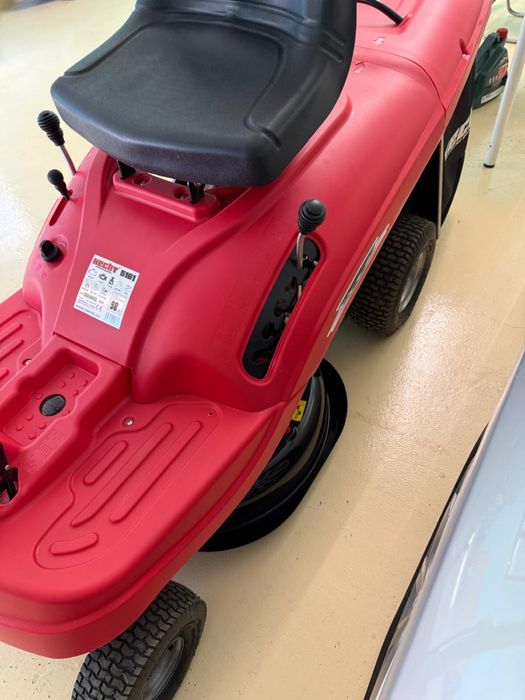 Tractor de tuns iarba