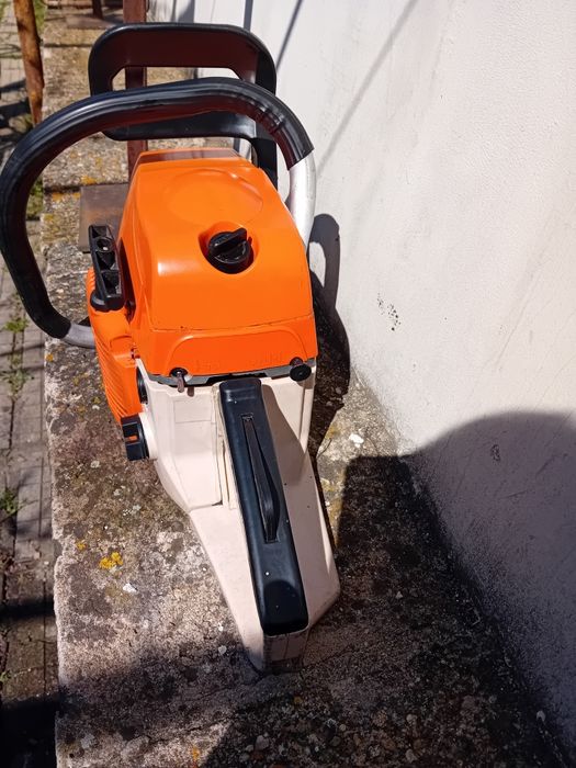 Продавам бензинова резачка  Хусварна