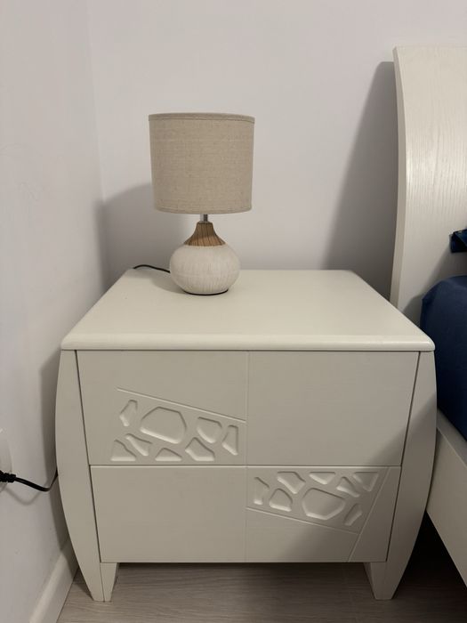 Dormitor lemn masiv ( achizitionat din Italia ) saltea inclusa noua **