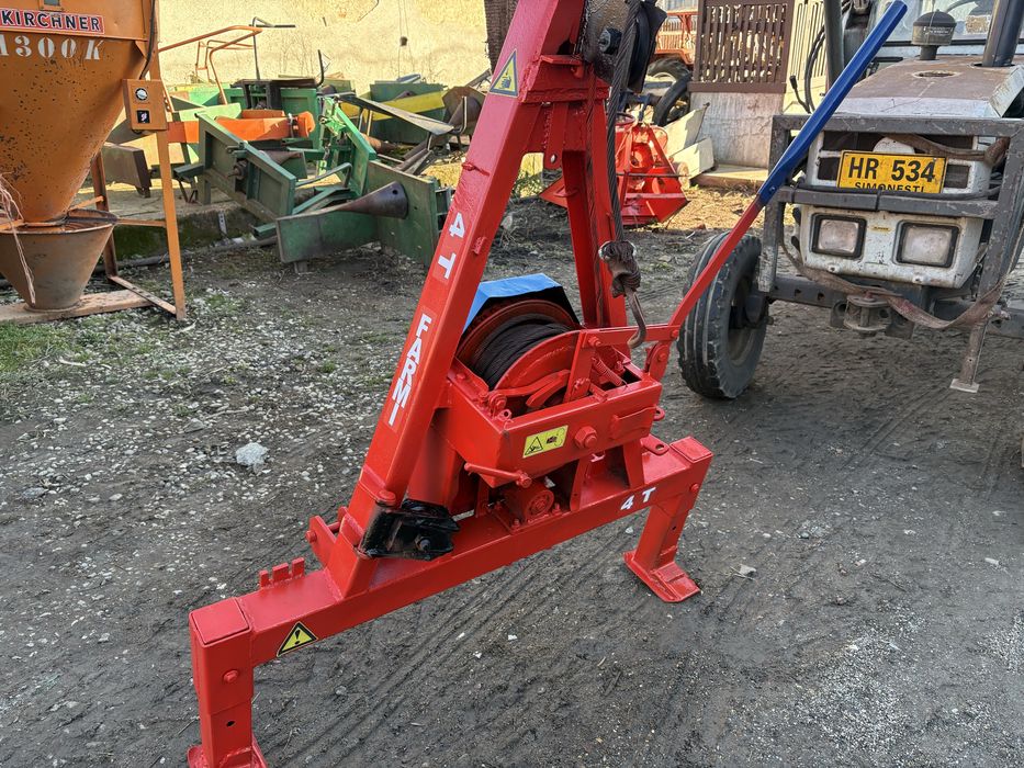 Troliu dupa tractor