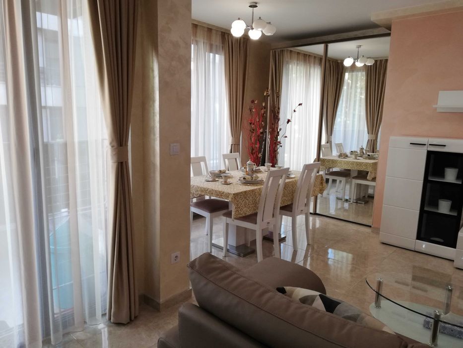 Дава се под наем Тристаен апартамент в София, Изток - 105 кв.м за 1186.77 € - Снимка #2