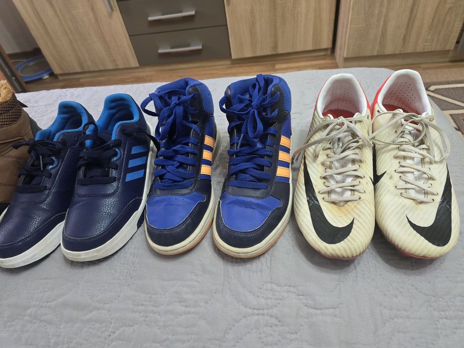 Децки маратонки и бутонки