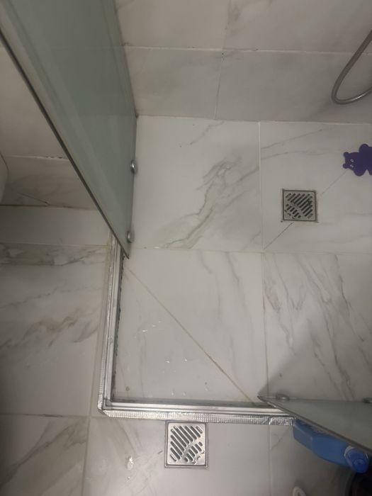 Продавам модерна душ кабина