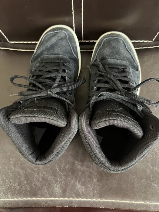 Детски боти за момче ADIDAS.Номер 38. Нямат скъсано или протрито.