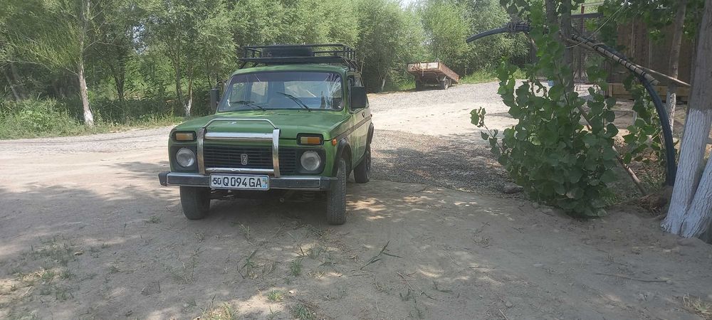 Нива 2121 сотилади