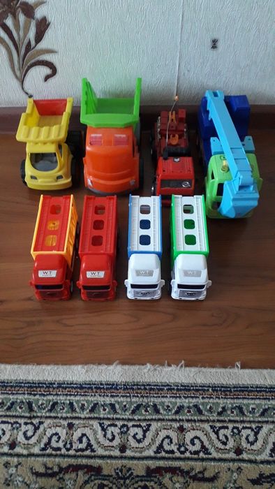 Детские игрушки машинки