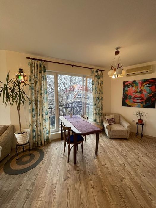 Дава се под наем Тристаен апартамент в к.к. Св.Св. Константин и Елена - 100 кв.м за 747.66 € - Снимка #2