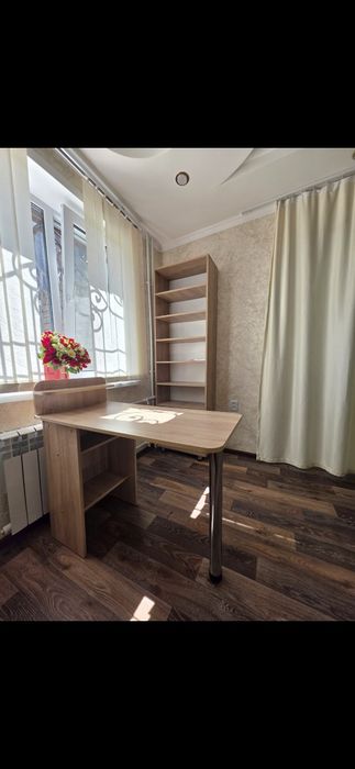 Стол кухонный,  обеденный