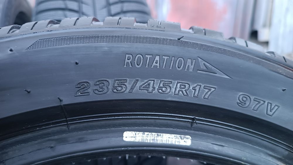 235/45/17 Bridgestone Дот 2222