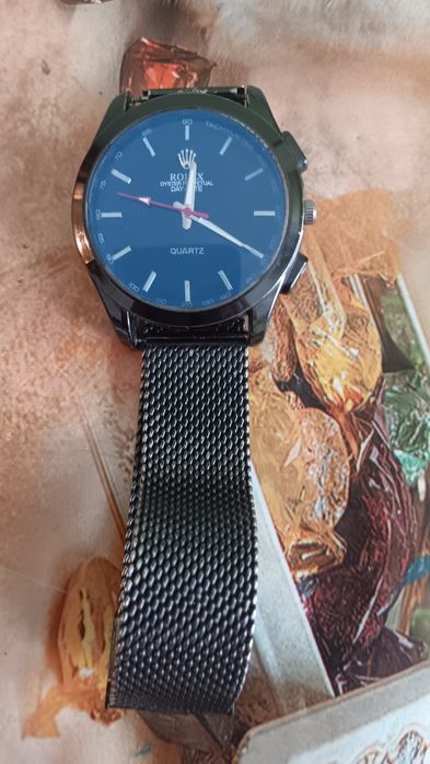 Продавам часовник