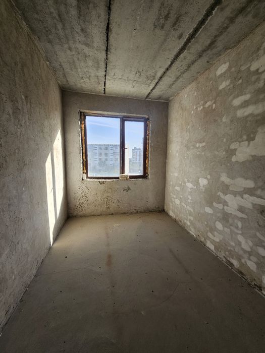 4 xonali 98m² 3-qavat kvartira sotiladi karobka