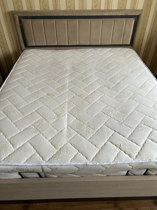 Продам кровать с матрасом